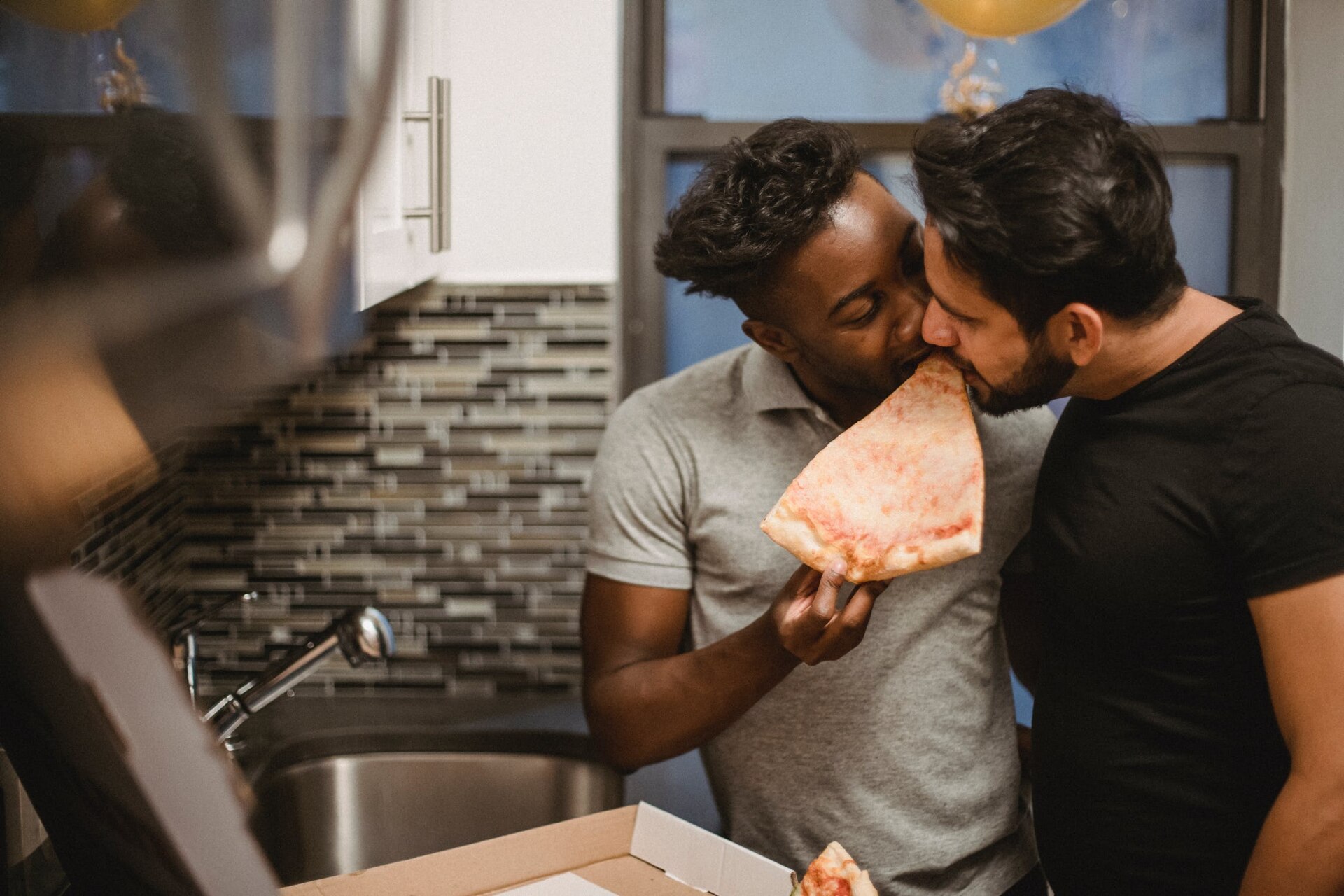 Push Your Limits To The Max With Gay Hookup Apps